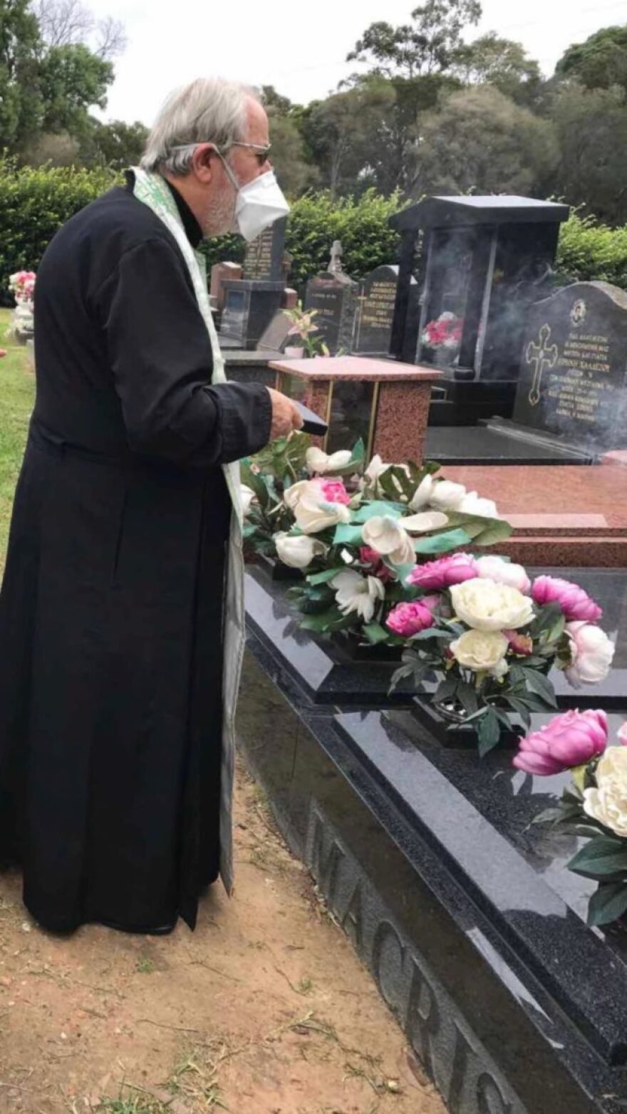 Βικτώρια Καρύδα: Η τούρτα γενεθλίων στον τάφο του δολοφονημένου Γιάννη Μακρή - Τα συγκλονιστικά σημειώματα των παιδιών τους