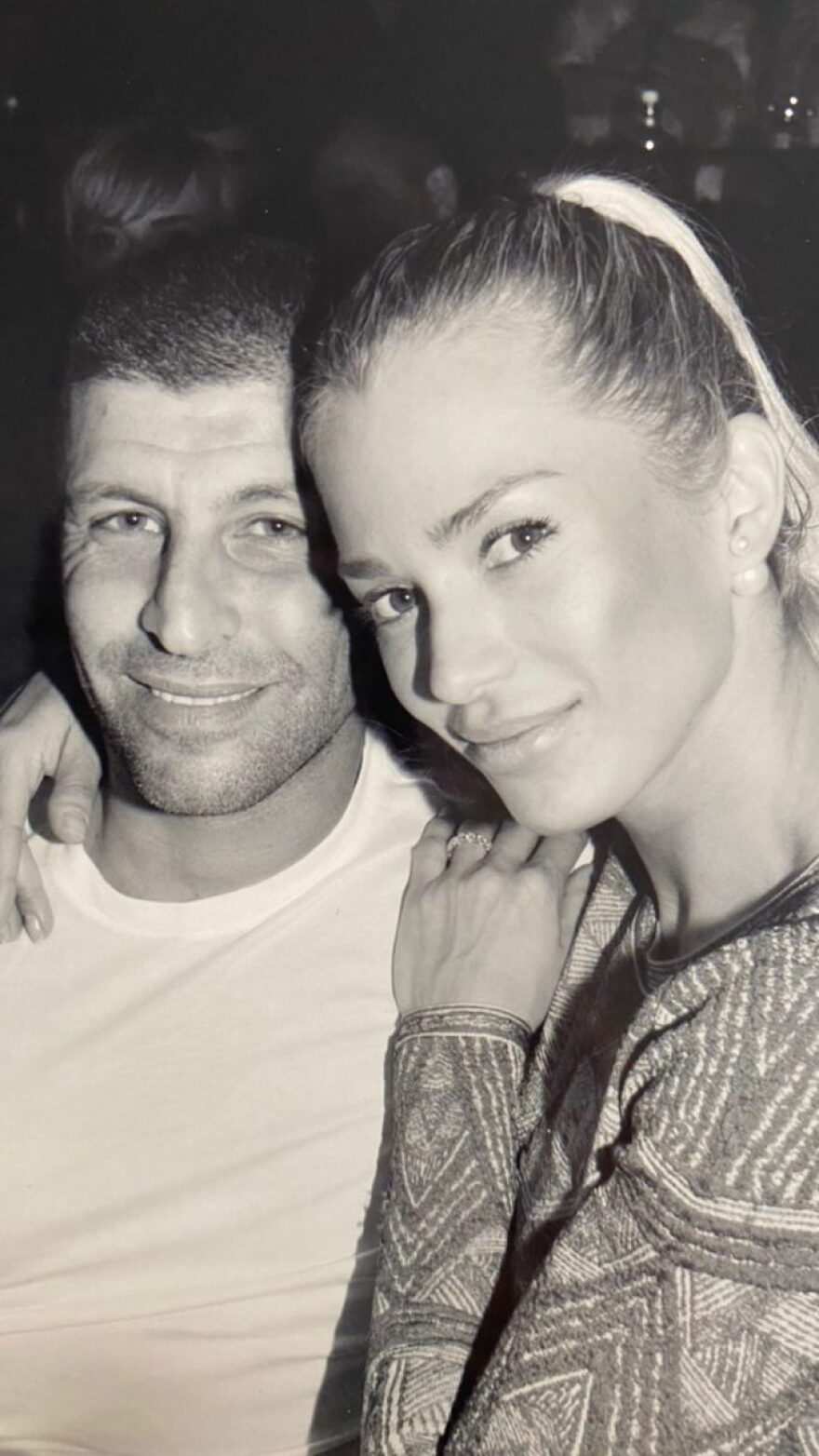 Βικτώρια Καρύδα: Η τούρτα γενεθλίων στον τάφο του δολοφονημένου Γιάννη Μακρή - Τα συγκλονιστικά σημειώματα των παιδιών τους