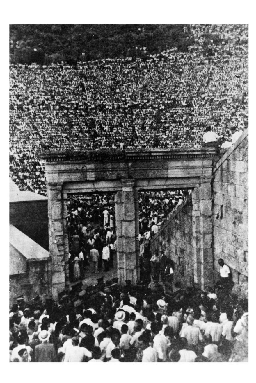 Επίδαυρος: Οι ιστορίες που έμειναν αξέχαστες στην αυλή του «Λεωνίδα»