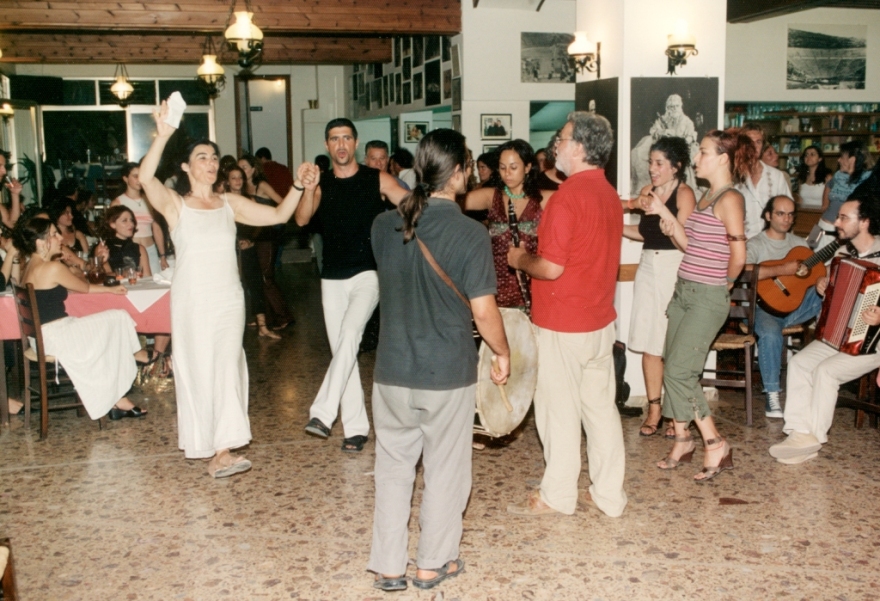 Επίδαυρος: Οι ιστορίες που έμειναν αξέχαστες στην αυλή του «Λεωνίδα»