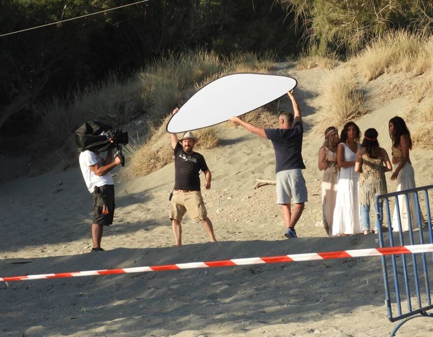 Άγριες Μέλισσες: Ηθοποιός της σειράς πρωταγωνιστεί σε ταινία που γυρίζεται στα Μάταλα