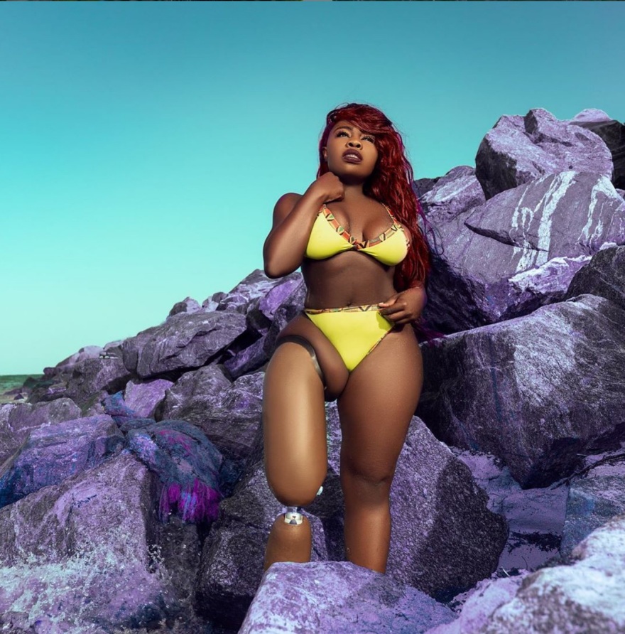 Marsha Elle: Η μαύρη Playmate με το πρόσθετο πόδι εμπνέει την τέχνη