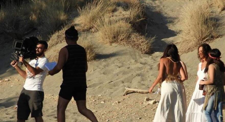 Άγριες Μέλισσες: Ηθοποιός της σειράς πρωταγωνιστεί σε ταινία που γυρίζεται στα Μάταλα