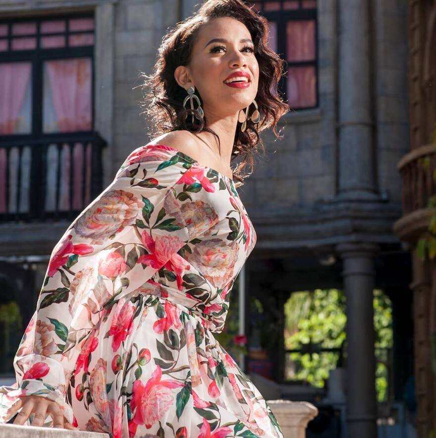 Πρώτη φορά: Ο 95χρονος Μίμης Πλέσσας σε videoclip - «Αν είναι η αγάπη αμαρτία» με την εξωτική Rosanna Mailan