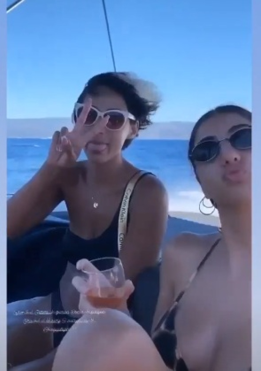 Ειρήνη Καζαριάν: Πόζες με χρυσό αποκαλυπτικό μπικίνι και βόλτες με σκάφος για τις διακοπές της  