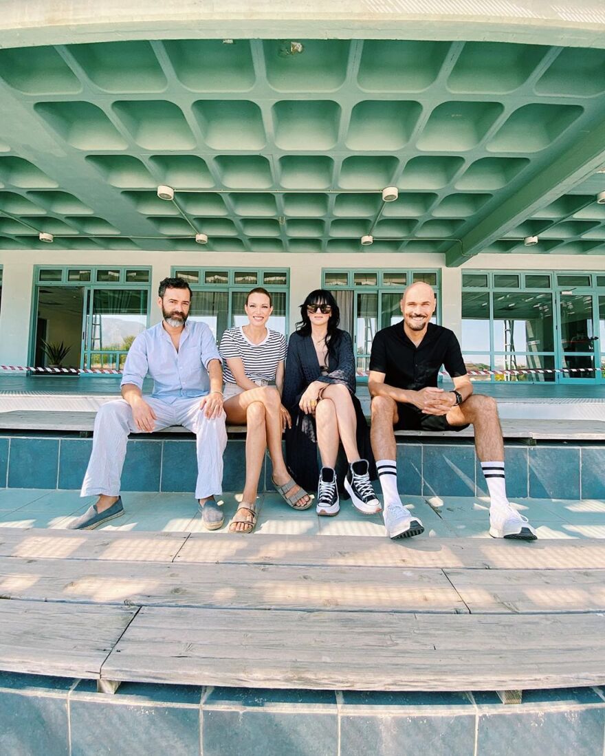 GNTM: Η ανανεωμένη κριτική επιτροπή ποζάρει μαζί... για πρώτη φορά 