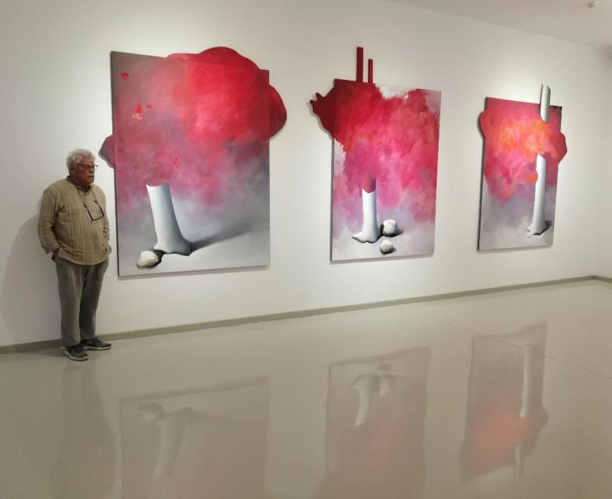 Κώστας Τσόκλης: Παρουσιάζει δέντρα - έργα τέχνης στην Τήνο