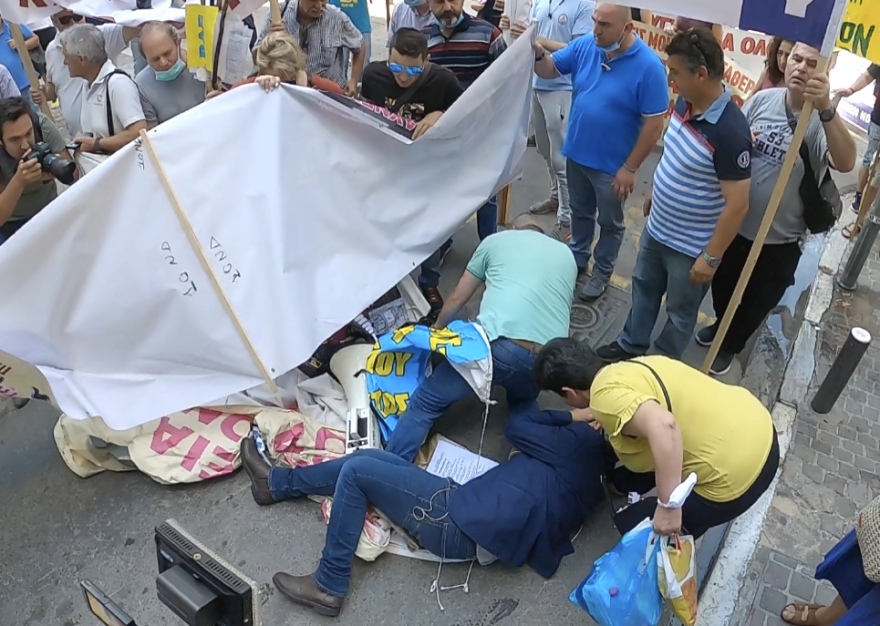 ΠΟΕΔΗΝ: Τραυματίστηκε ο Γιαννάκος στην πορεία 