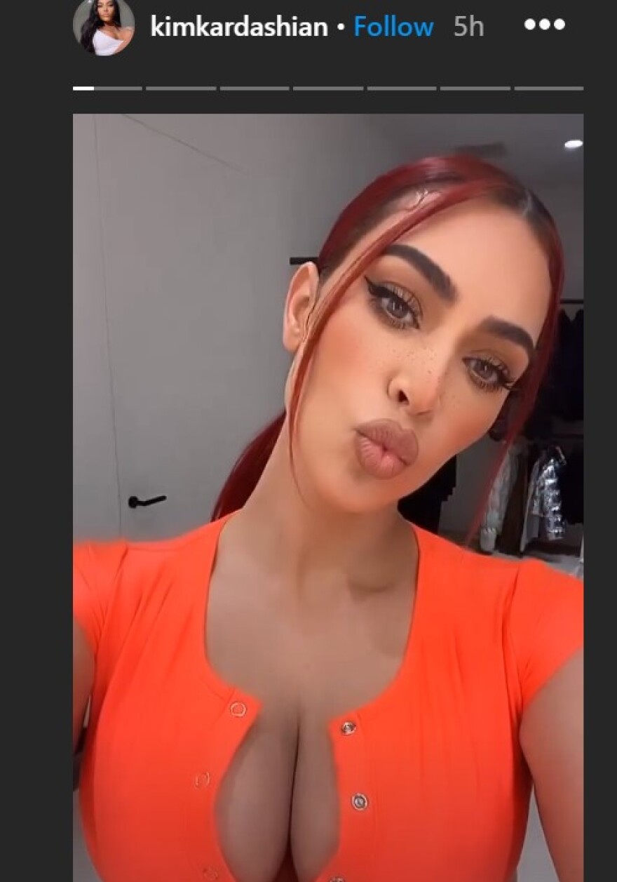 Η Κιμ Καρντάσιαν έγινε κοκκινομάλλα και ρωτάει τους followers αν τους αρέσει
