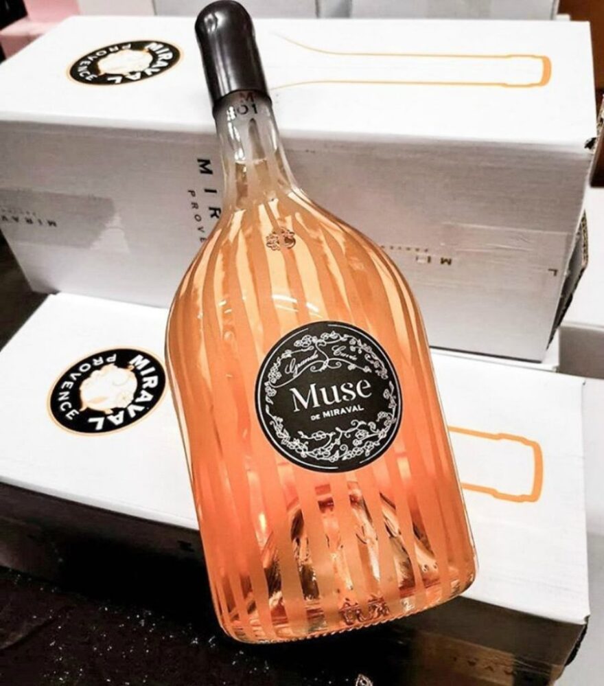 Μπραντ Πιτ: Το εξώφυλλο στο Paris Match και η ροζέ σαμπάνια