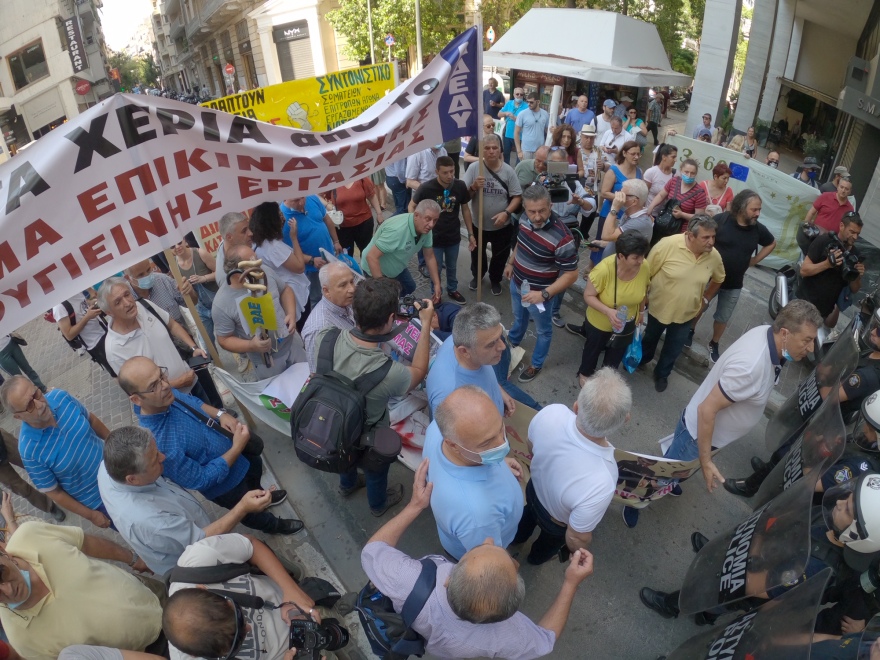 ΠΟΕΔΗΝ: Τραυματίστηκε ο Γιαννάκος στην πορεία 