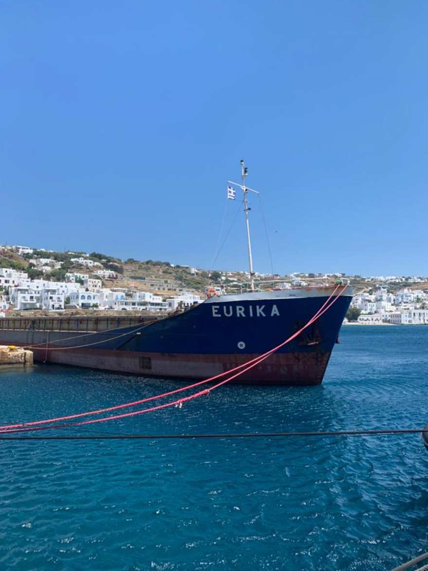 Μύκονος: Καράβι «μπλοκάρει» το παλιό λιμάνι - Έντονες αντιδράσεις 