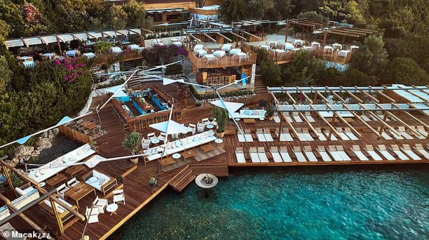 Βρετανικά ΜΜΕ κατά των Τούρκων: «48 ευρώ για κεμπάπ στην Αλικαρνασσό!»