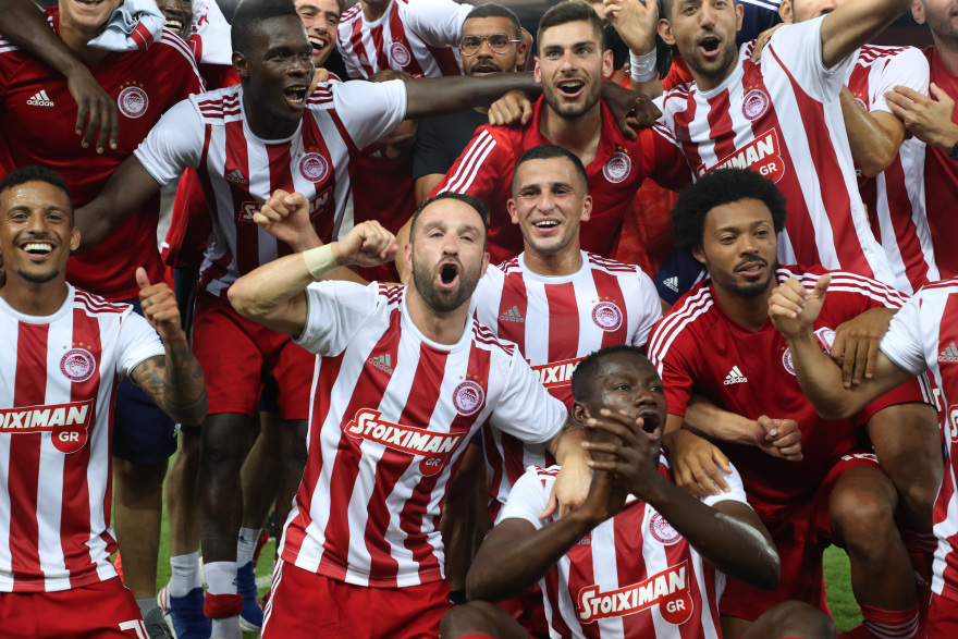 Οι πανηγυρισμοί του Ολυμπιακού για το πρωτάθλημα - Οι παίκτες «μπουγέλωσαν» τον Μαρτίνς!