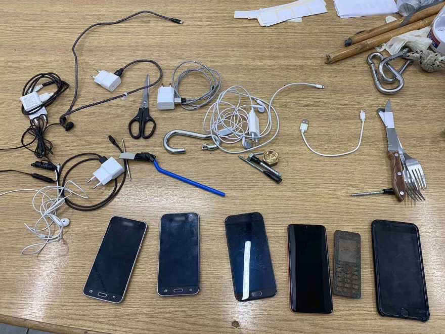 Φυλακές Κορυδαλλού: Σιδηρολοστοί, αυτοσχέδια μαχαίρια, σουβλιά και τηλέφωνα σε κελιά και κοινόχρηστους χώρους