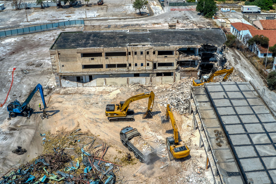 Ελληνικό: Μπήκαν οι μπουλντόζες - Ξεκίνησαν εργασίες κατεδάφισης