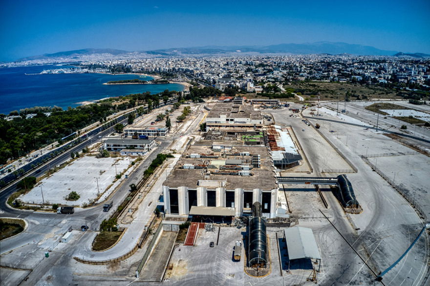 Ελληνικό: Μπήκαν οι μπουλντόζες - Ξεκίνησαν εργασίες κατεδάφισης