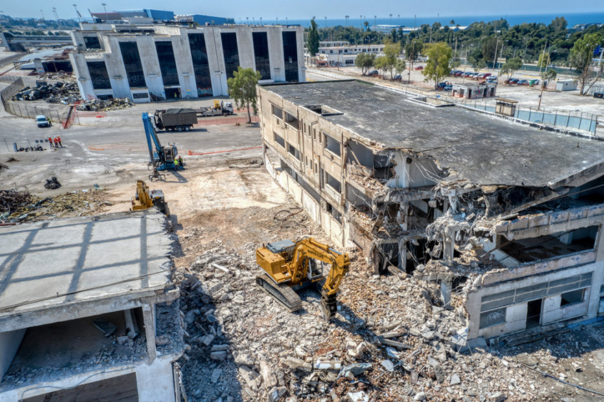 Ελληνικό: Μπήκαν οι μπουλντόζες - Ξεκίνησαν εργασίες κατεδάφισης