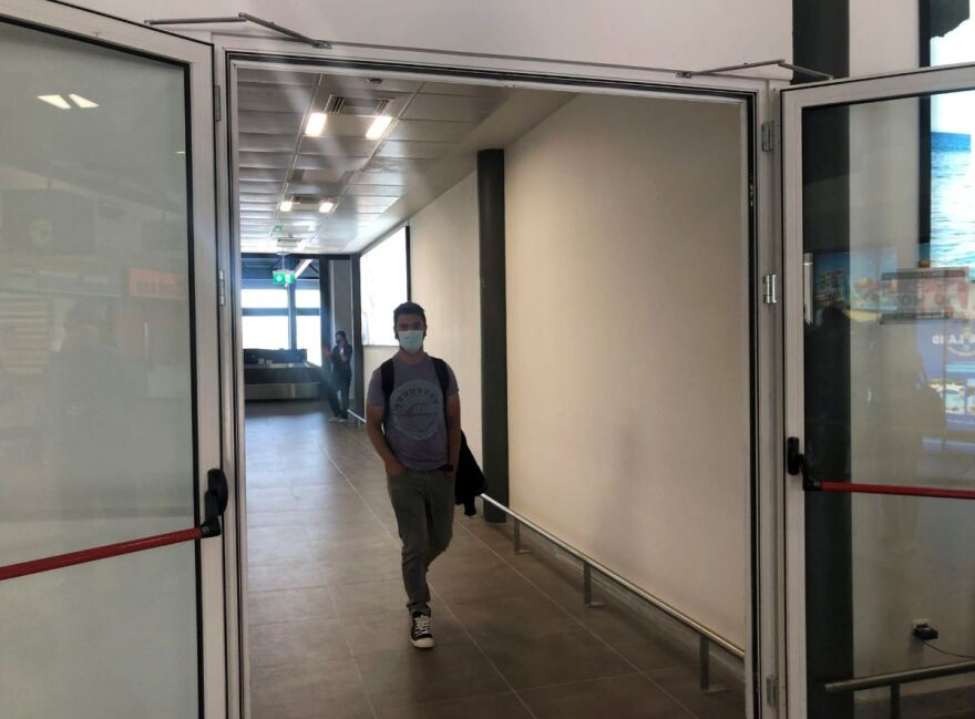 Τουρισμός: Με μουσικές, λύρες και δώρα υποδέχτηκαν οι νησιώτες τους τουρίστες