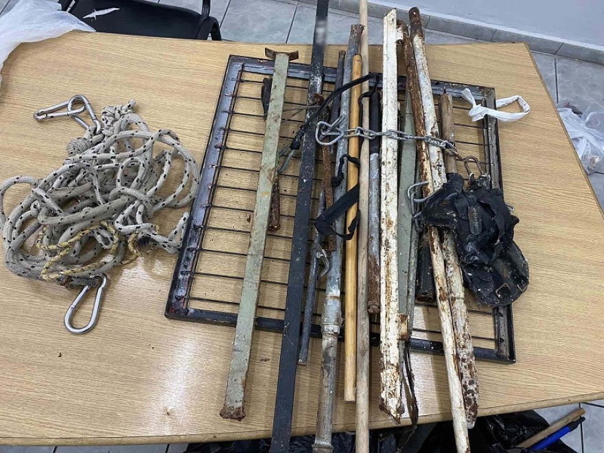 Φυλακές Κορυδαλλού: Σιδηρολοστοί, αυτοσχέδια μαχαίρια, σουβλιά και τηλέφωνα σε κελιά και κοινόχρηστους χώρους