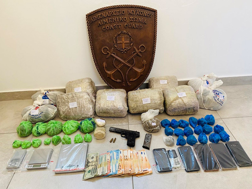 Μύκονος: Αλβανοί έθαβαν ναρκωτικά μέσα σε κουβάδες στη Φτελιά  - Πώς τους έπιασαν 