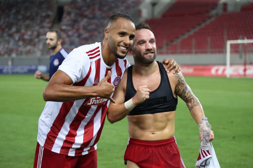 Οι πανηγυρισμοί του Ολυμπιακού για το πρωτάθλημα - Οι παίκτες «μπουγέλωσαν» τον Μαρτίνς!