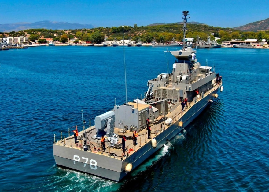 Δείτε βίντεο: Εντυπωσιακές εικόνες από τον κατάπλου του ΤΠΚ «Καραθανάσης» στον Ναύσταθμο