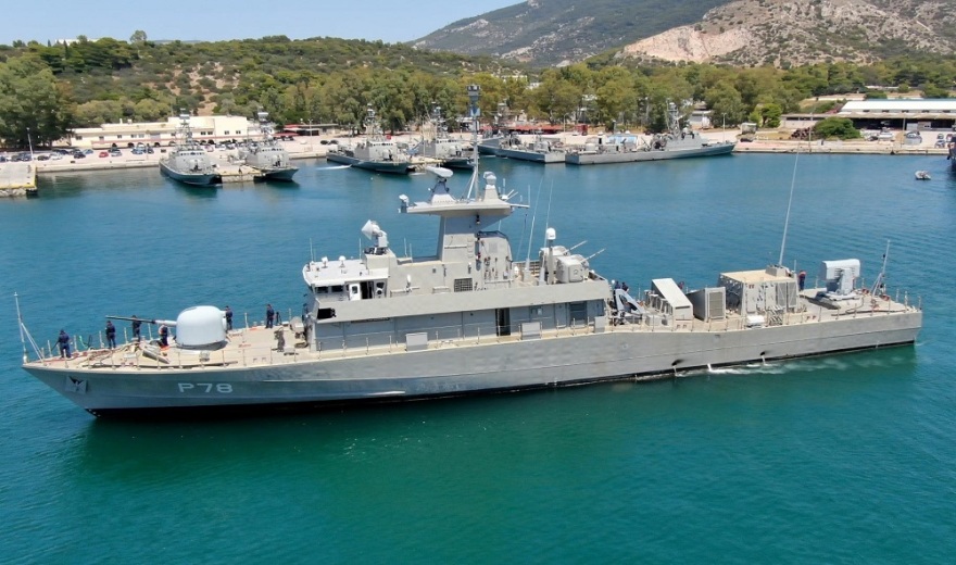 Δείτε βίντεο: Εντυπωσιακές εικόνες από τον κατάπλου του ΤΠΚ «Καραθανάσης» στον Ναύσταθμο