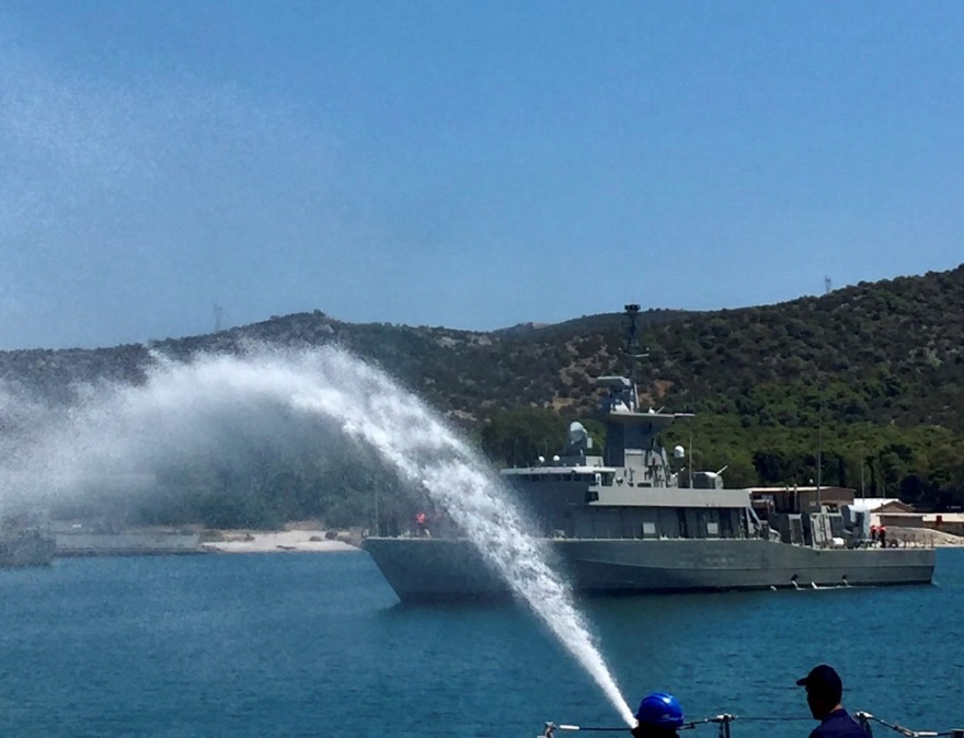 Δείτε βίντεο: Εντυπωσιακές εικόνες από τον κατάπλου του ΤΠΚ «Καραθανάσης» στον Ναύσταθμο