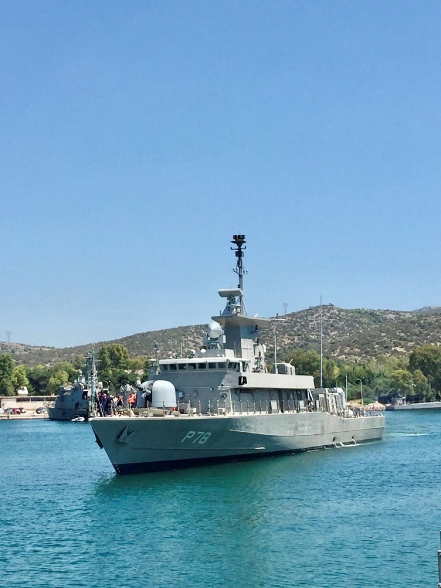 Δείτε βίντεο: Εντυπωσιακές εικόνες από τον κατάπλου του ΤΠΚ «Καραθανάσης» στον Ναύσταθμο