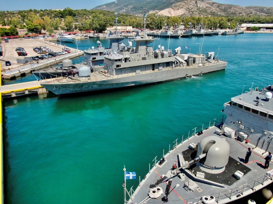 Δείτε βίντεο: Εντυπωσιακές εικόνες από τον κατάπλου του ΤΠΚ «Καραθανάσης» στον Ναύσταθμο