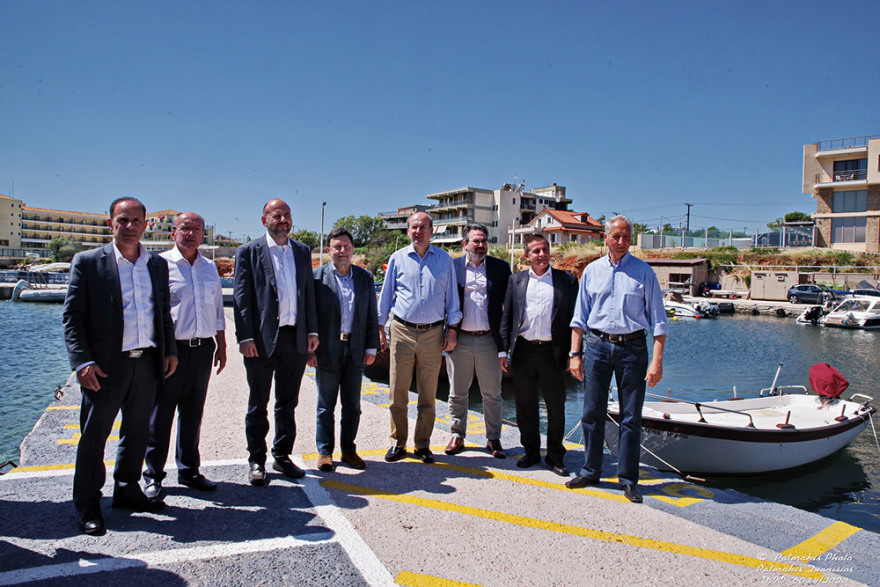 Χατζηδάκης σε πυρόπληκτους στο Μάτι: Πρέπει να βάλουμε μια τάξη, βοηθήστε μας