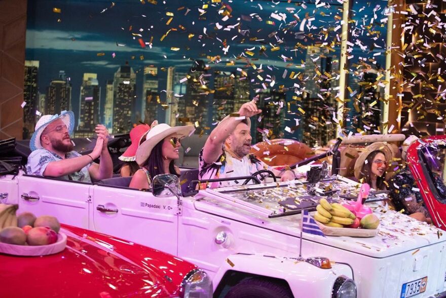 Αυλαία με drive in πάρτι για τον Γρηγόρη Αρναούτογλου 