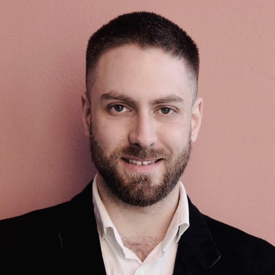 Τζέισον Αντιγόνη: Ζητά από τον πρωθυπουργό να κατοχυρώσει τον γκέι γάμο