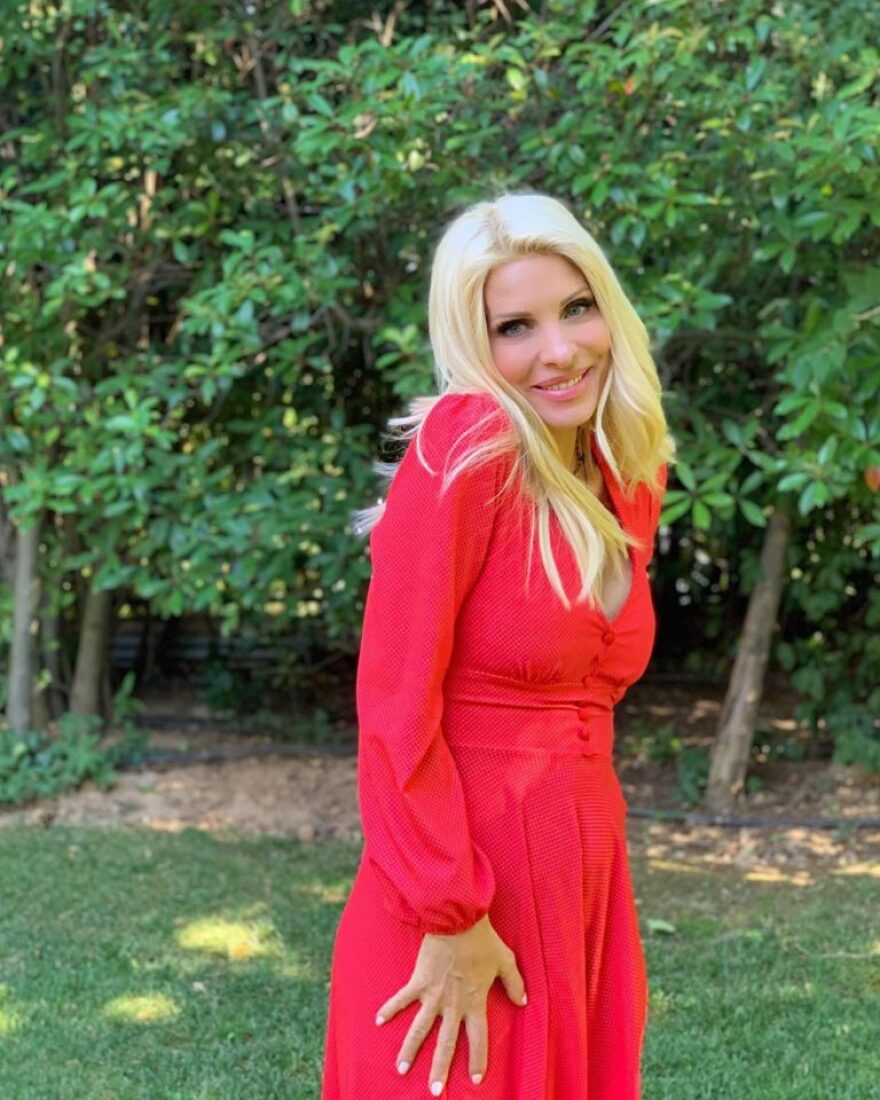 Η Ελένη Μενεγάκη απολαμβάνει την… ελευθερία της