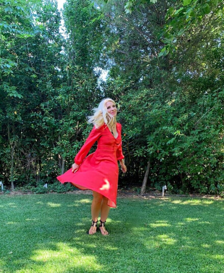 Η Ελένη Μενεγάκη απολαμβάνει την… ελευθερία της