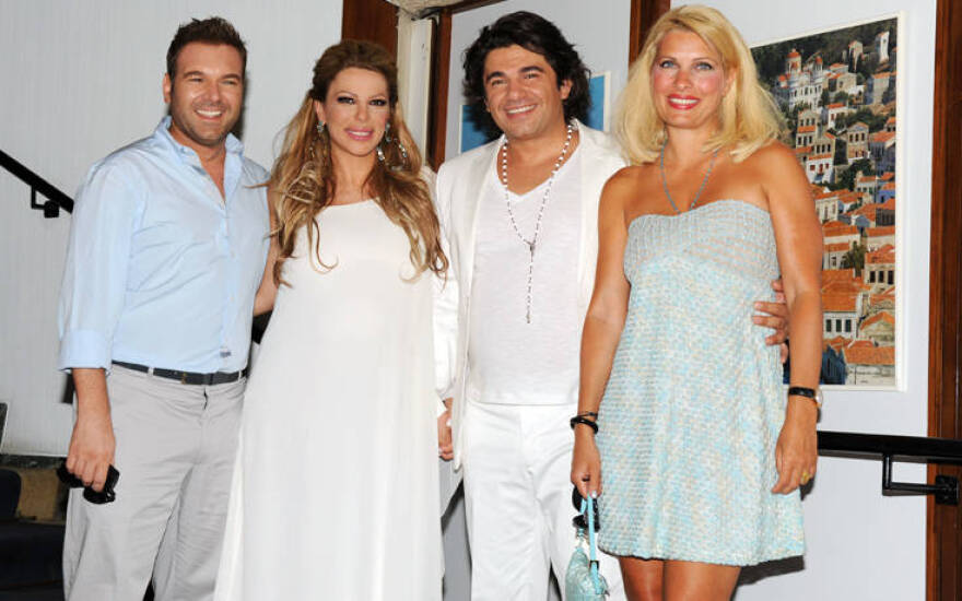 Ο Νίκος Κουρκούλης σε πέντε λεπτά θυμάται 25 χρόνια με την κουμπάρα του Ελένη Μενεγάκη