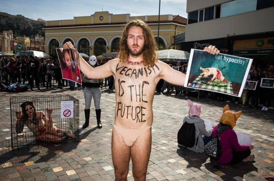 Τζέισον Αντιγόνη: Ζητά από τον πρωθυπουργό να κατοχυρώσει τον γκέι γάμο