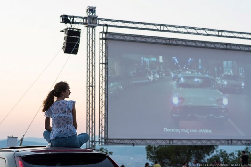 Athens Open Air Film Festival: Aνεβήκαμε για Drive In στον Λυκαβηττό με τον Αμερικανό Πρέσβη και ήταν όλα πολύ cool 