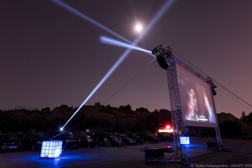 Athens Open Air Film Festival: Aνεβήκαμε για Drive In στον Λυκαβηττό με τον Αμερικανό Πρέσβη και ήταν όλα πολύ cool 
