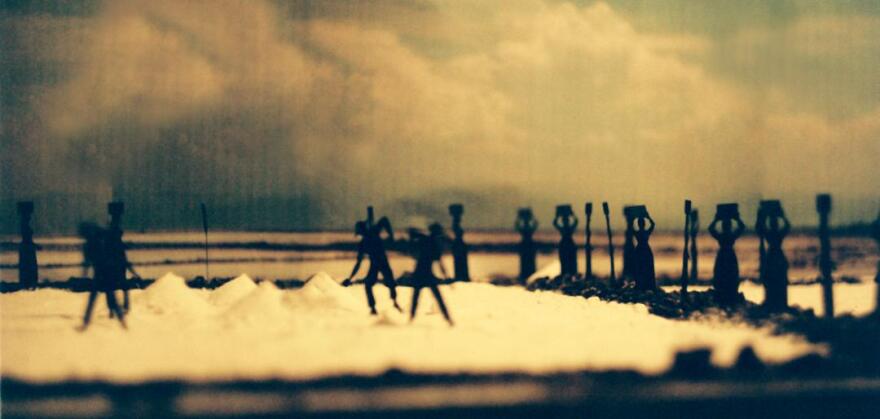 ZivasartGallery: «Ο εικαστικός χορός του αλατιού»