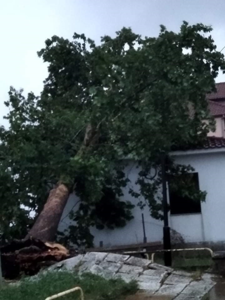 Καιρός: Στα «λευκά» η Πτολεμαΐδα από το χαλάζι