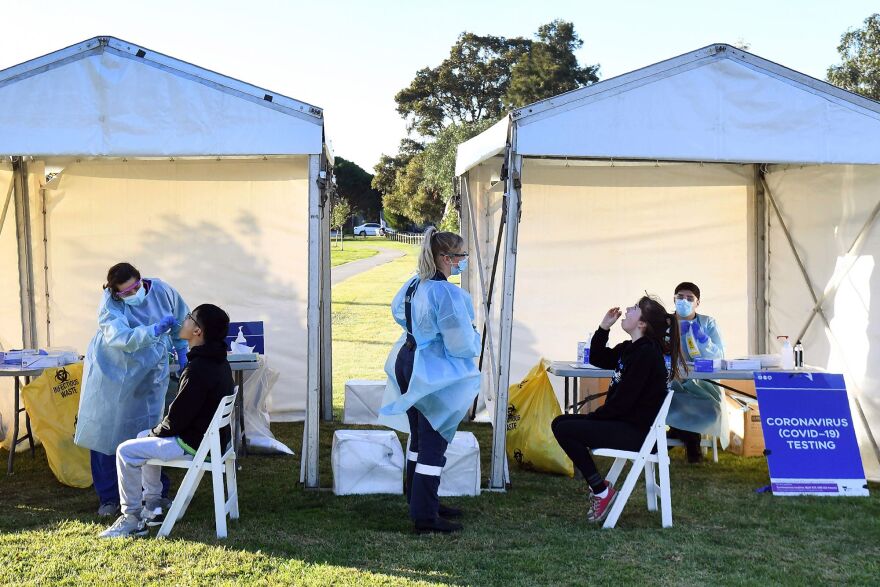 Κορωνοϊός: Τα τελευταία στοιχεία σε αριθμούς - Τα κρούσματα και οι θάνατοι του τελευταίου 24ωρου