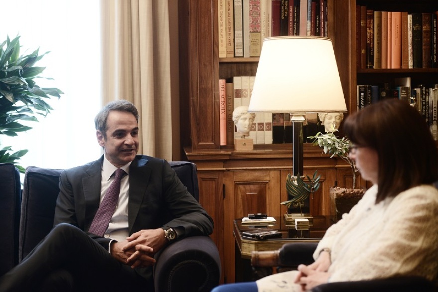 Σακελλαροπούλου σε Μητσοτάκη: Ανάγκη να κλείσει το θέμα με το πακέτο ανάκαμψης 