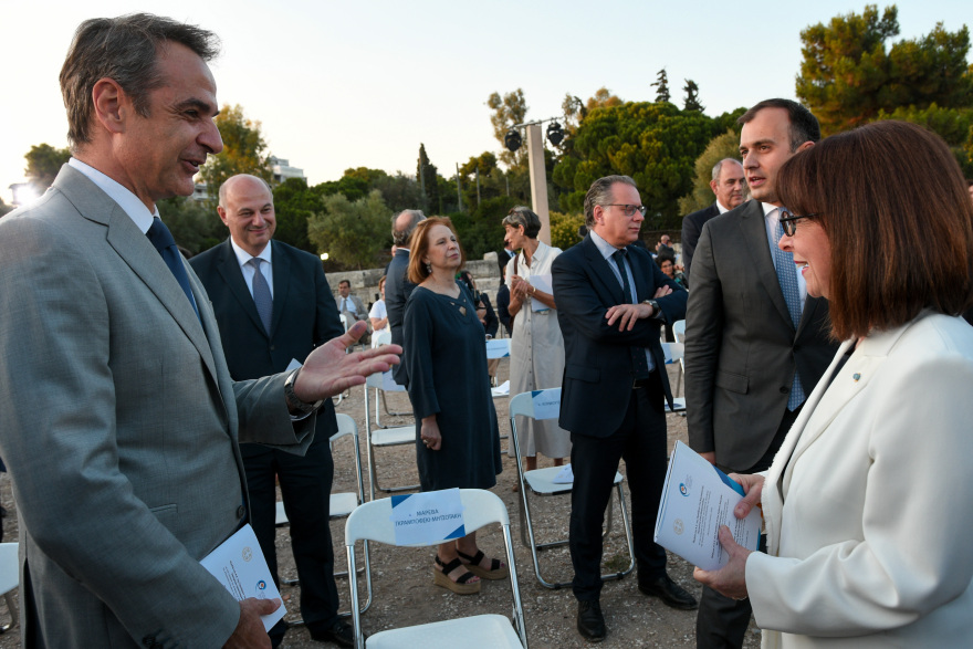 Στύλοι του Ολυμπίου Διός: Παρουσία του ζεύγους Μητσοτάκη η εκδήλωση για την ελληνική προεδρία του Συμβουλίου της Ευρώπης
