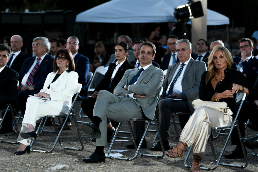 Στύλοι του Ολυμπίου Διός: Παρουσία του ζεύγους Μητσοτάκη η εκδήλωση για την ελληνική προεδρία του Συμβουλίου της Ευρώπης