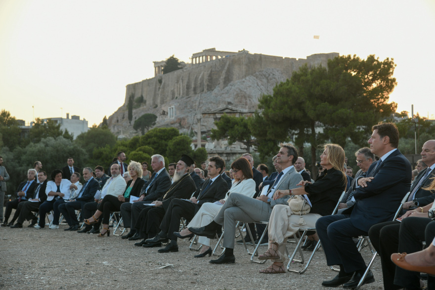 Στύλοι του Ολυμπίου Διός: Παρουσία του ζεύγους Μητσοτάκη η εκδήλωση για την ελληνική προεδρία του Συμβουλίου της Ευρώπης