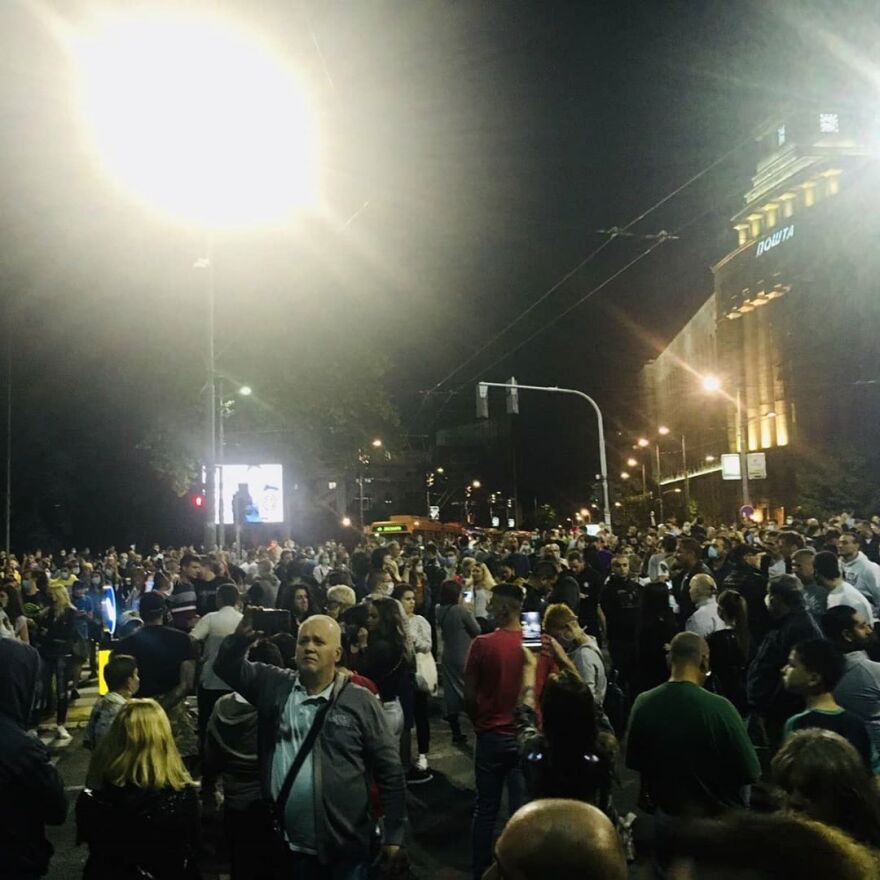 Κορωνοϊός - Σερβία: Επεισόδια και εισβολή στη Βουλή για το lockdown