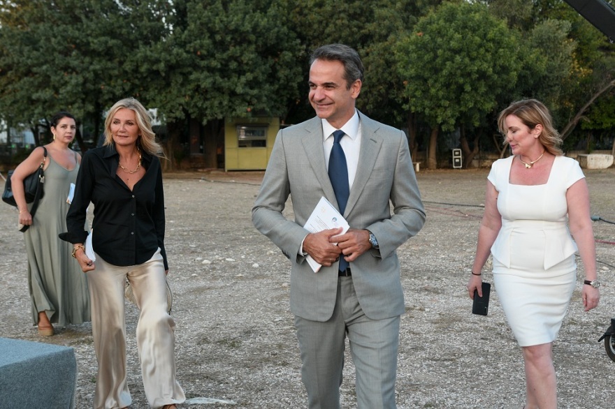 Στύλοι του Ολυμπίου Διός: Παρουσία του ζεύγους Μητσοτάκη η εκδήλωση για την ελληνική προεδρία του Συμβουλίου της Ευρώπης