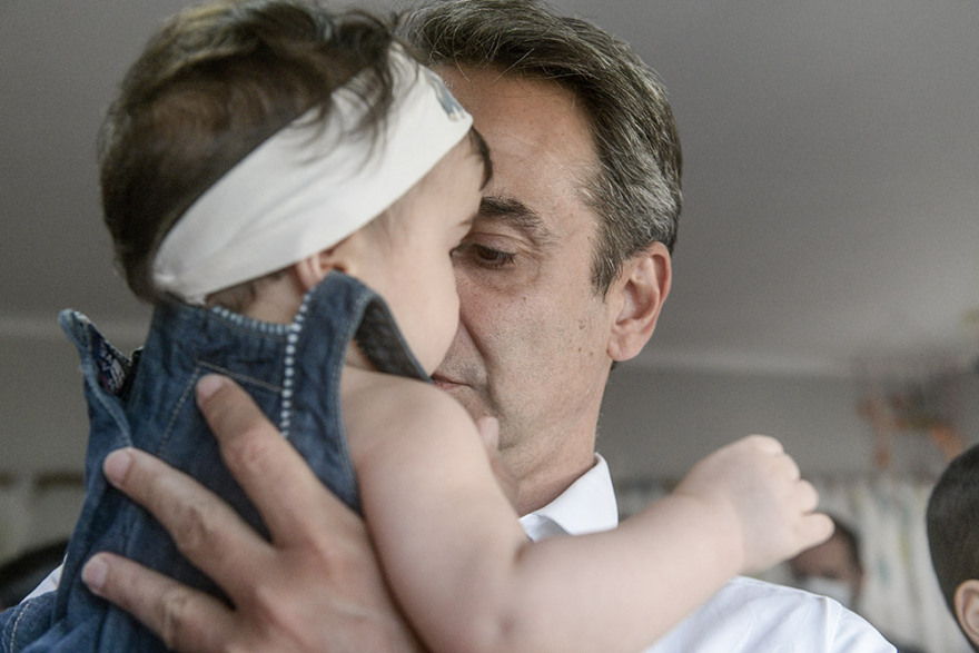 Μητσοτάκης: «Η Ελλάδα έχει πλέον σύγχρονο και διαφανές σύστημα αναδοχής και υιοθεσίας»